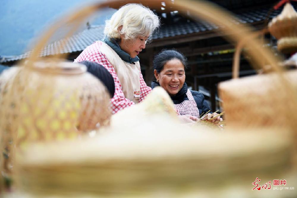 Wickerwork industry increases villagers' income in SW China's Guangxi Wickerwork industry increases villagers' income in SW China's Guangxi