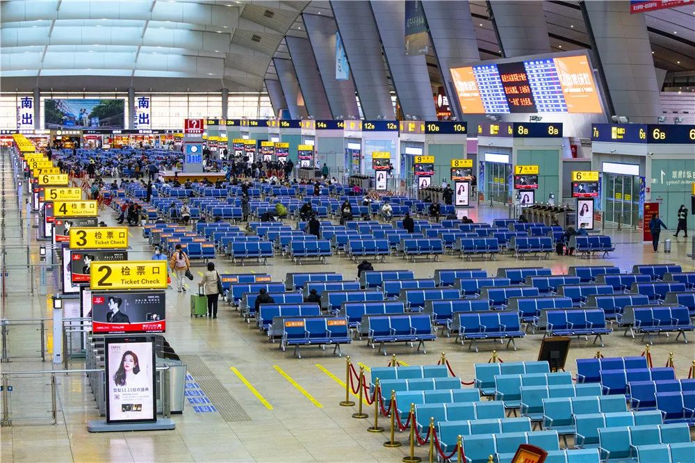 10月29日星期五,北京南站售票车间党支部书记张润秋