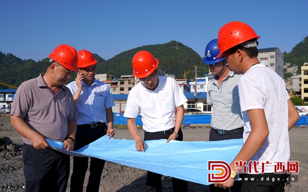 å´è£å¨(ä¸­)å¨ä¸¹æ³å°éå·¥å°æ£æ¥å·¥ä½ãé»å°å½ª æ.JPG