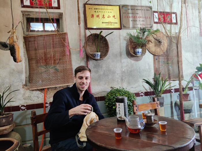 图为英国人戴毅辰。
