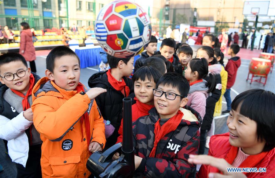 Community holds activity to promote popular science among children in E China CHINA-ANHUI-HEFEI-SCIENCE CLASS (CN)
