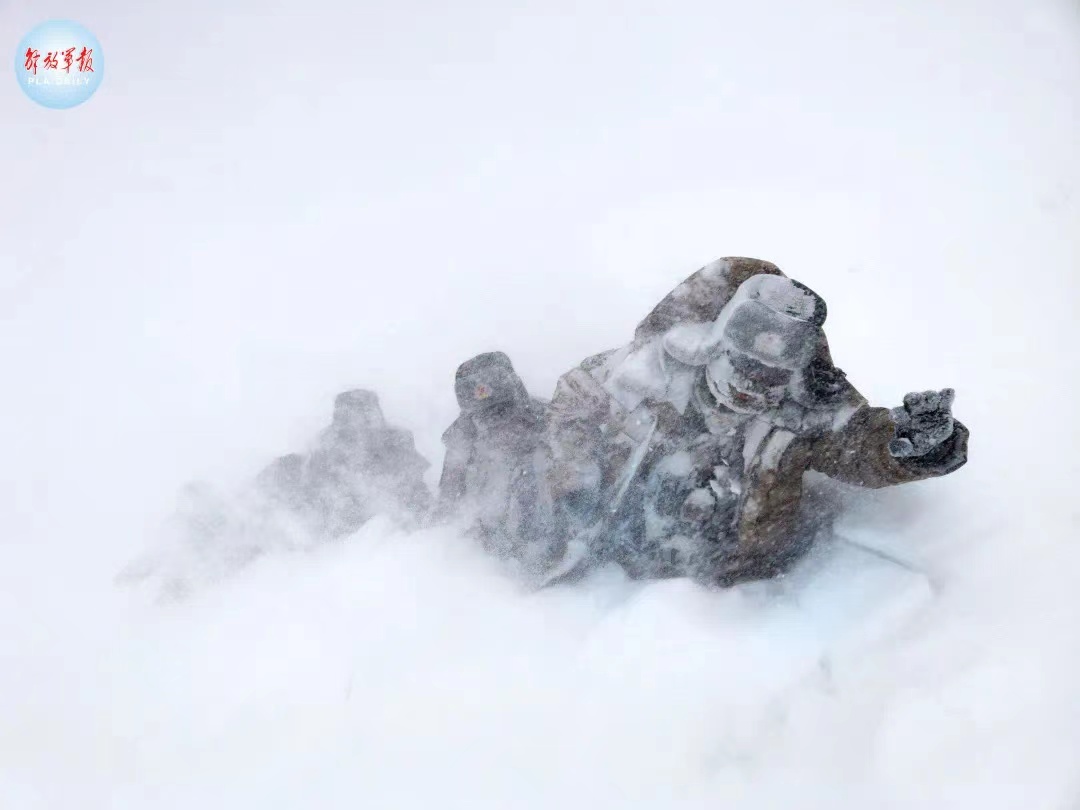 零下40齐腰深的雪致敬边防线上移动的界碑
